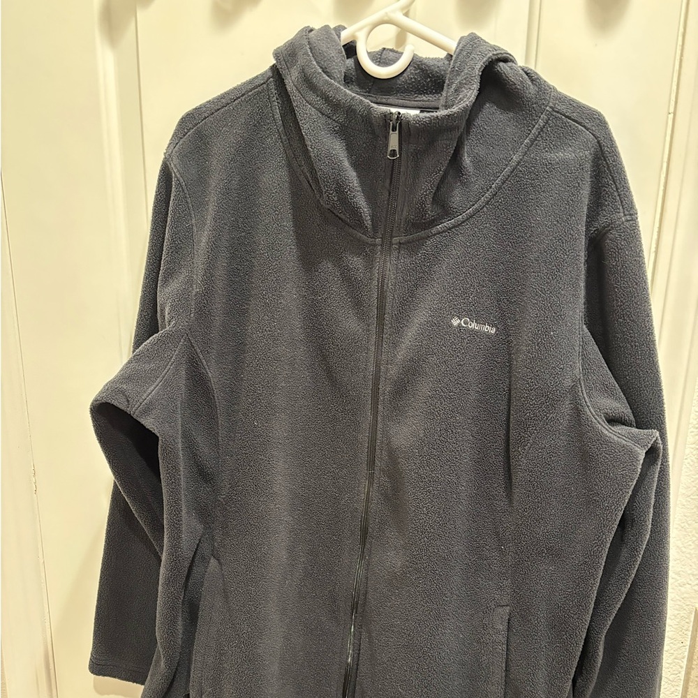 Gently used size 2X Women’s plus size Columbia hoodie.